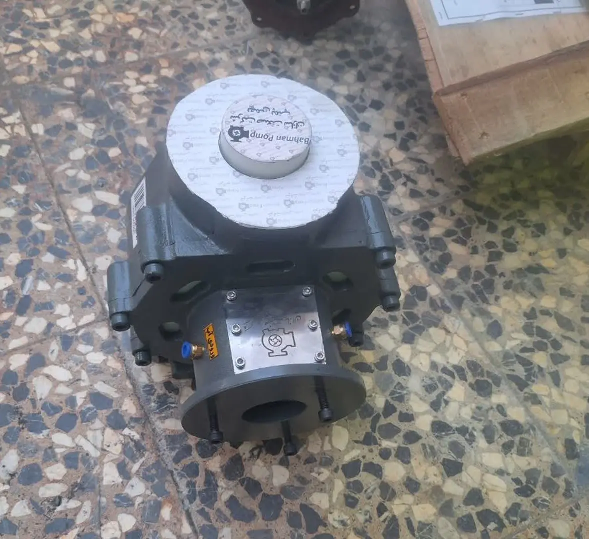بازسازی پمپ روتاری لوب با بدنه چدنی و سیستم خنک‌کاری مکانیکال سیل در کارگاه صنعت سازان بهمن پمپ